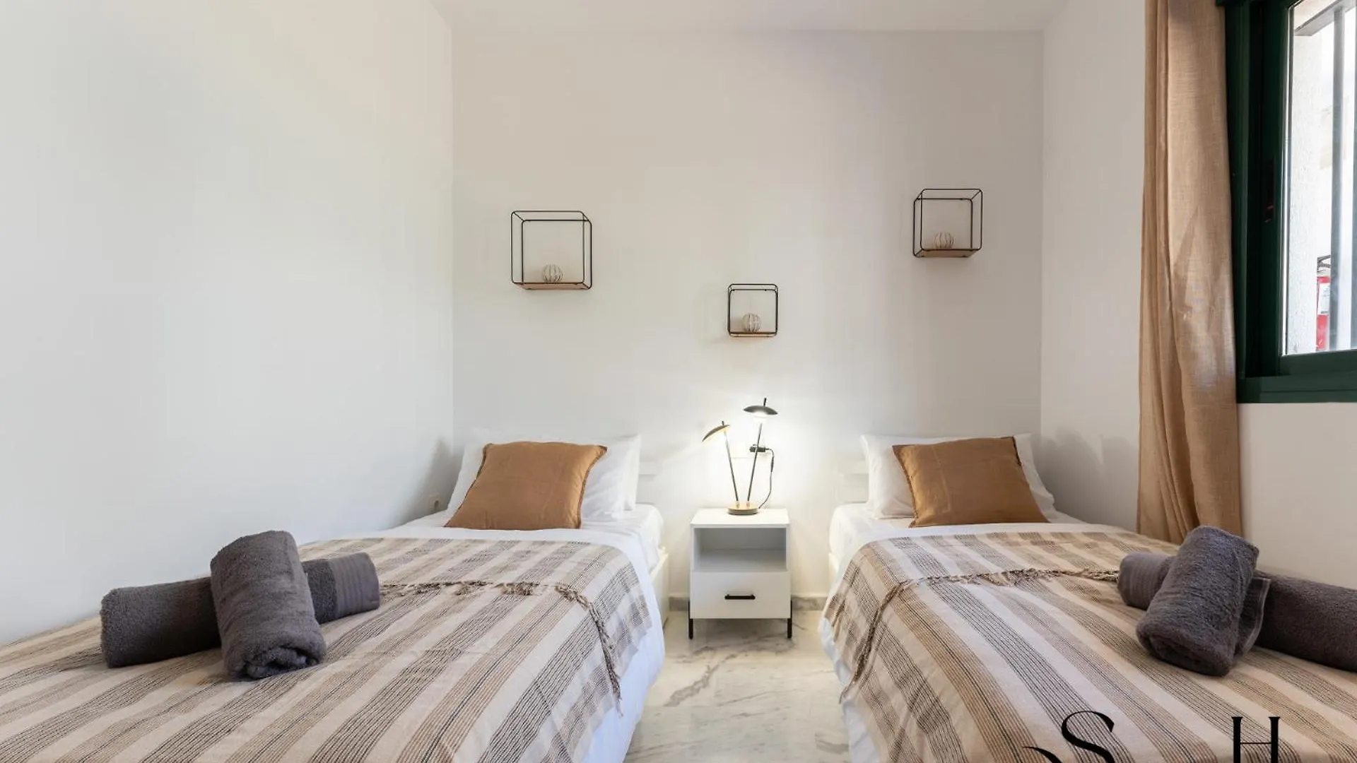 Elegant 2 Bed 2 Bath Apartment, Pool, Views, Parking Benalmádena