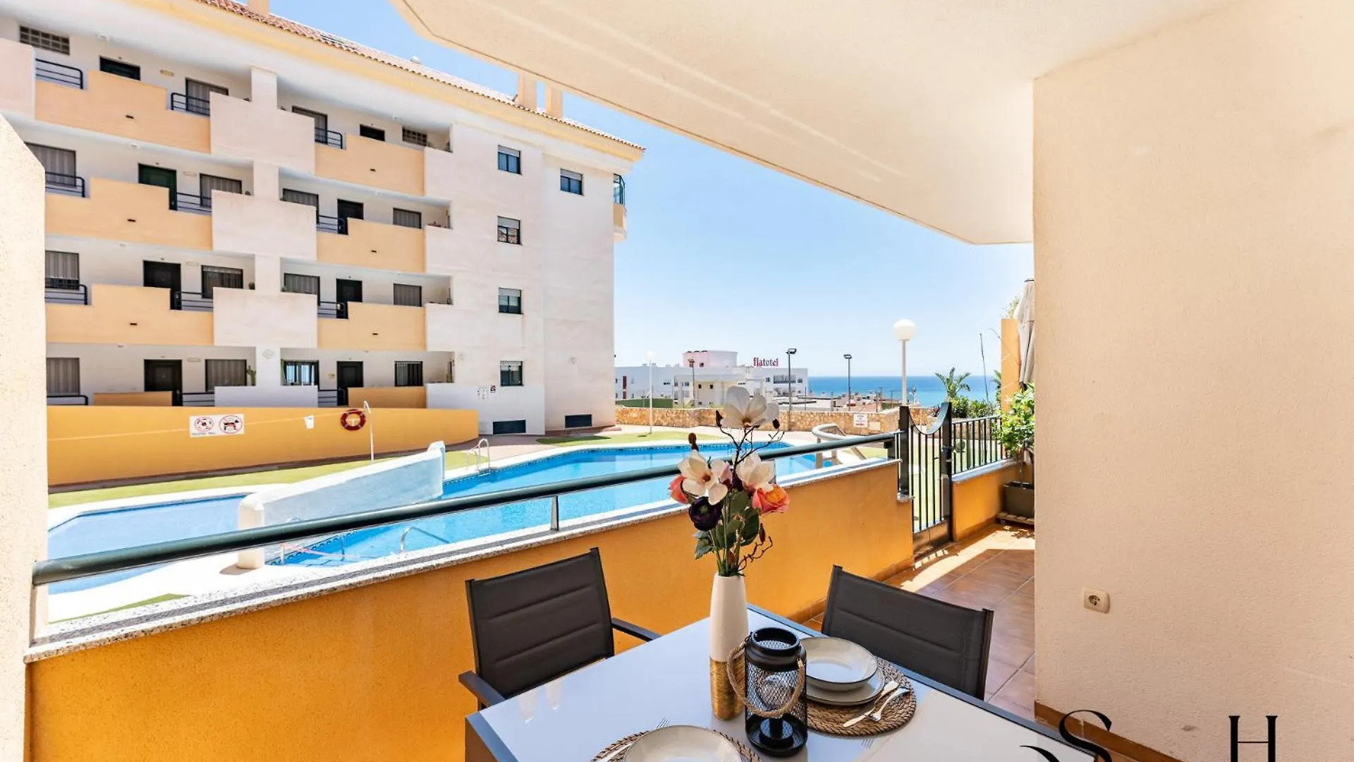 Elegant 2 Bed 2 Bath Apartment, Pool, Views, Parking Benalmádena