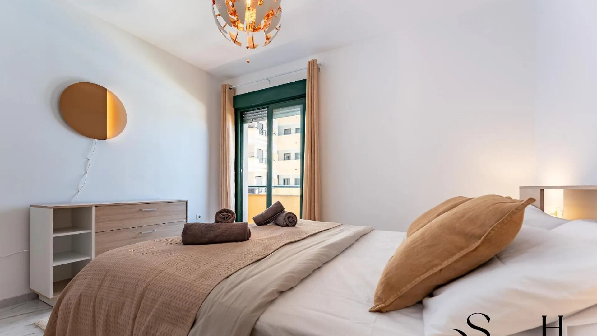 Elegant 2 Bed 2 Bath Apartment, Pool, Views, Parking Benalmádena 0*,